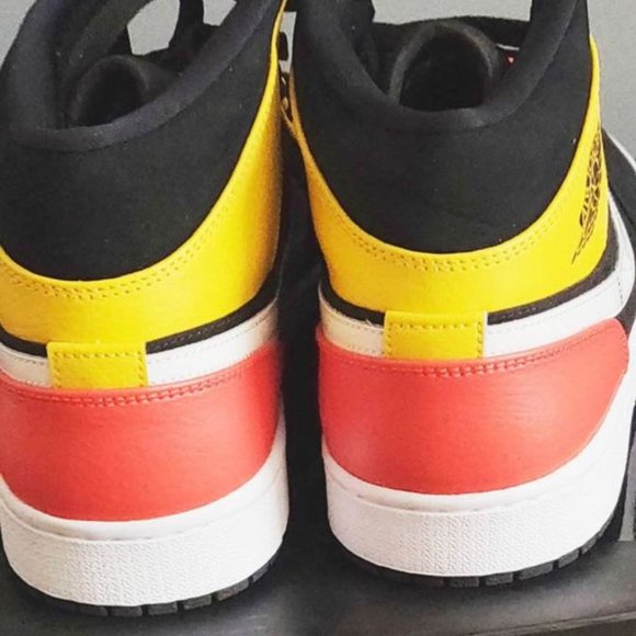 Jordan 1 Mid Black Amarillo Orange - Picture 4 of 6